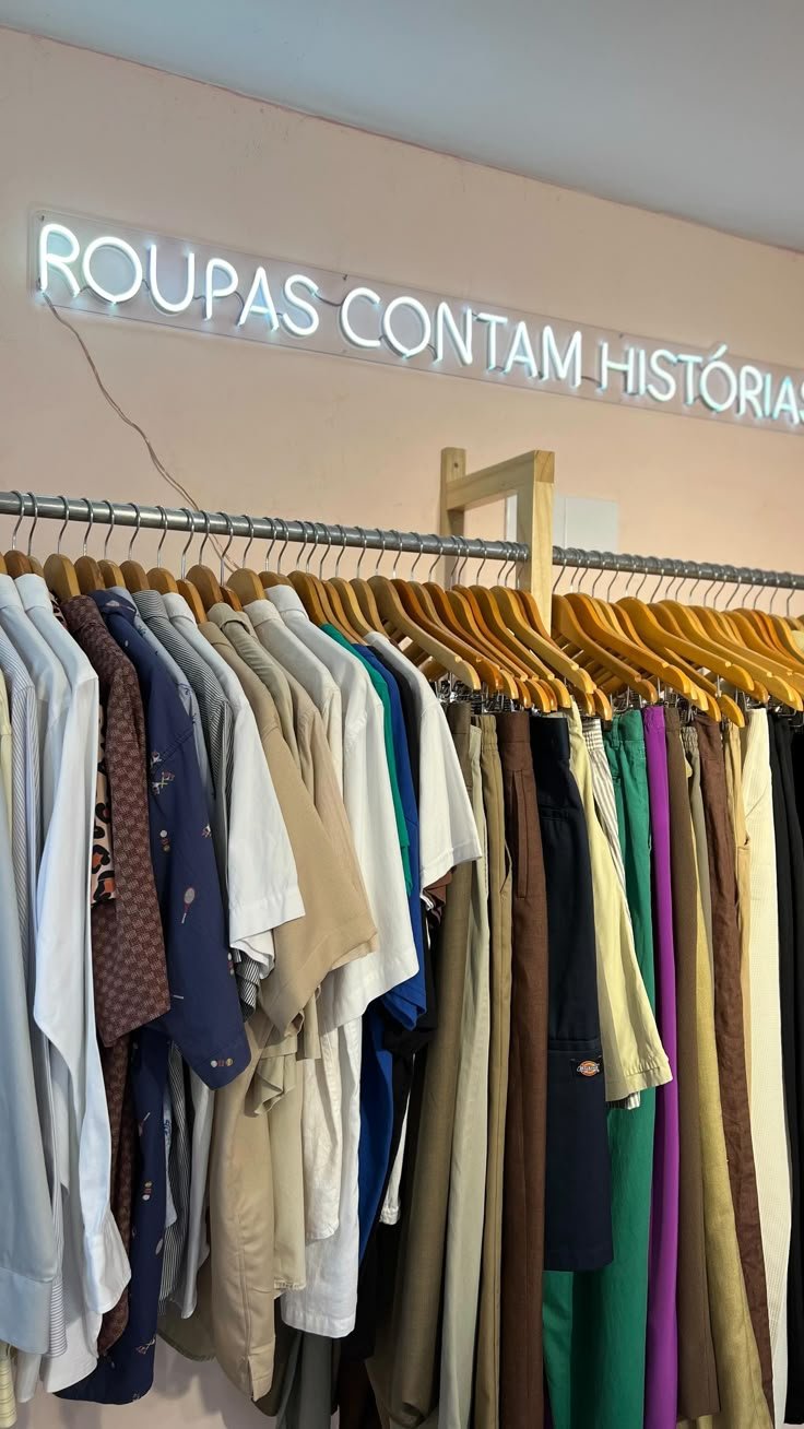 Moda de Brechó: Como Garimpar Peças e Economizar